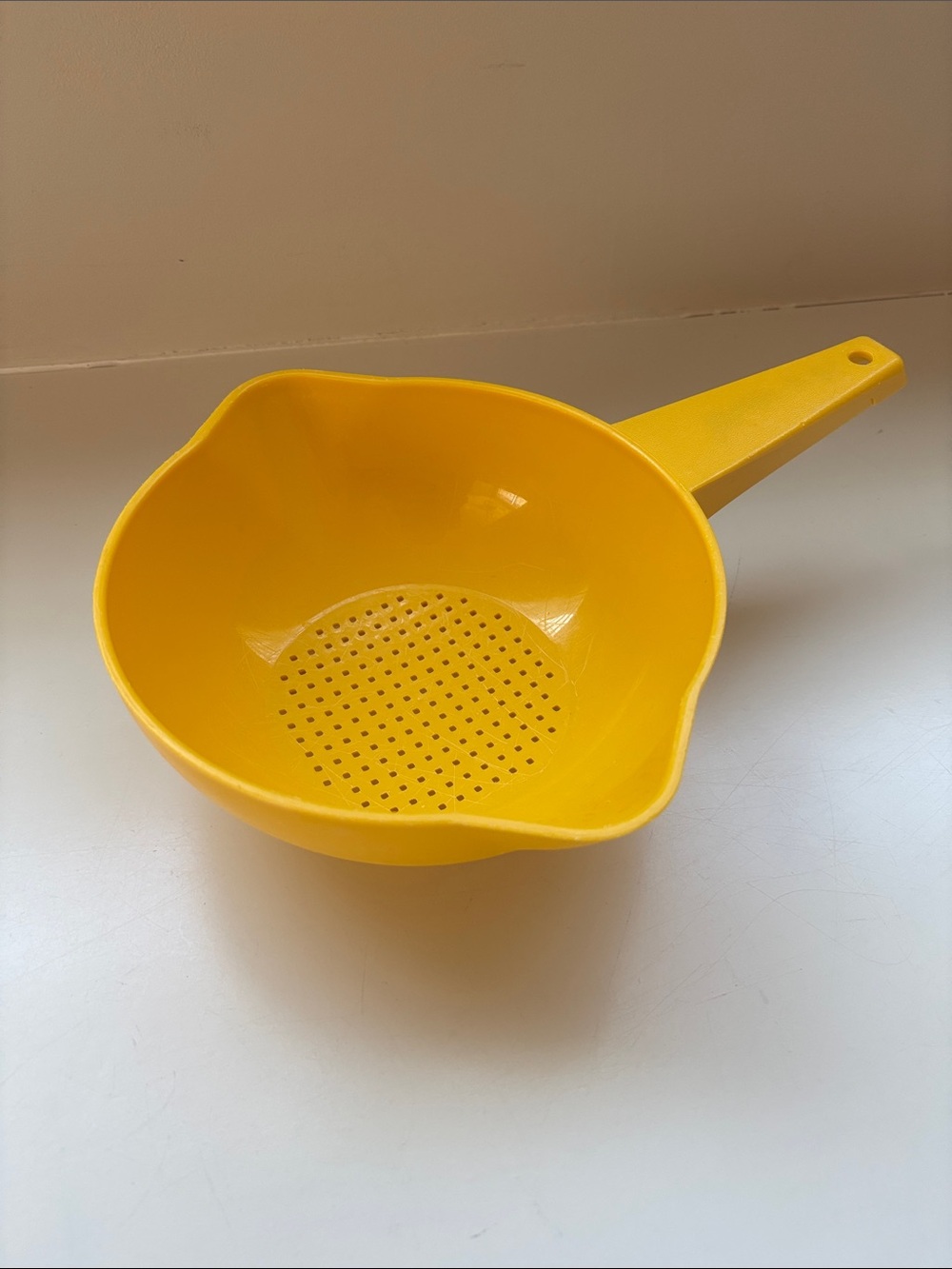 VTG TUPPERWARE STRAINER w/handle